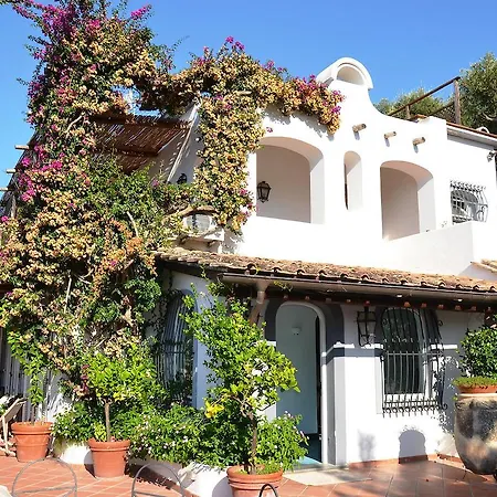 Rebecca 호텔 *